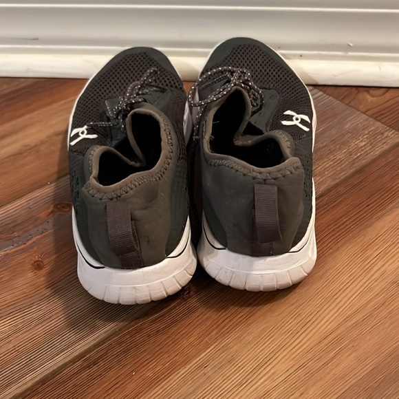 Women’s under armor water shoes - Picture 3 of 4